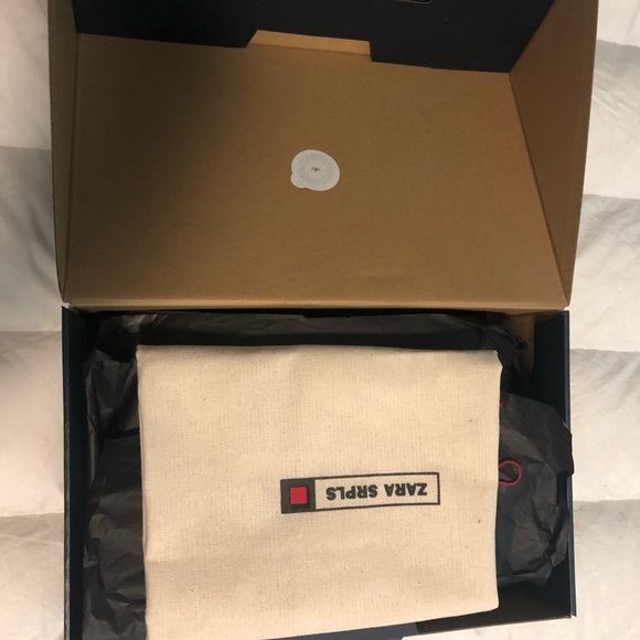 Zara Slides - Picture 6 of 6